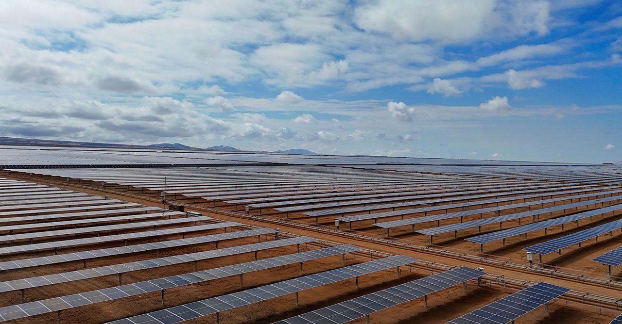 Solar Steel’s 1P solar trackers are built for desert environments like Chala and Atacama—offering terrain adaptability, corrosion resistance, and long-term reliability.
